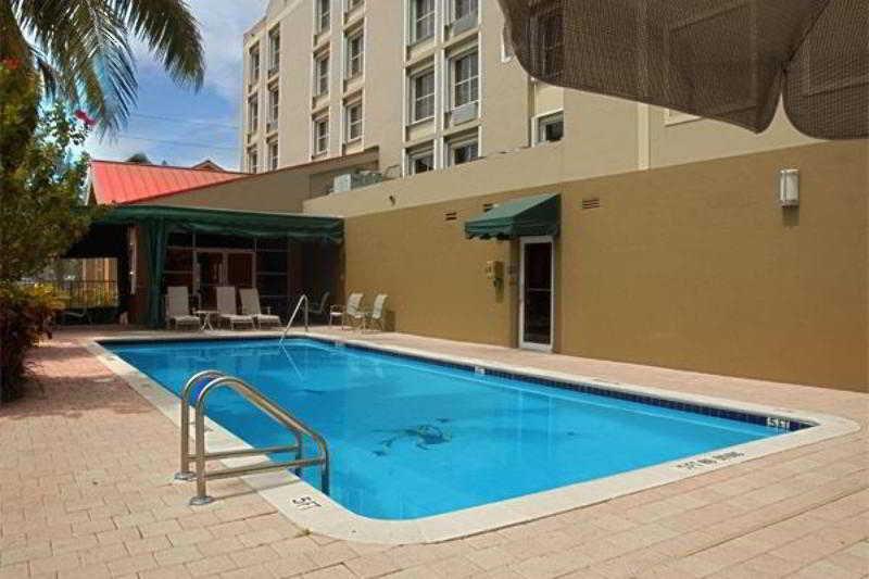 Hampton Inn & Suites Fort Lauderdale Airport Hollywood Exterior photo