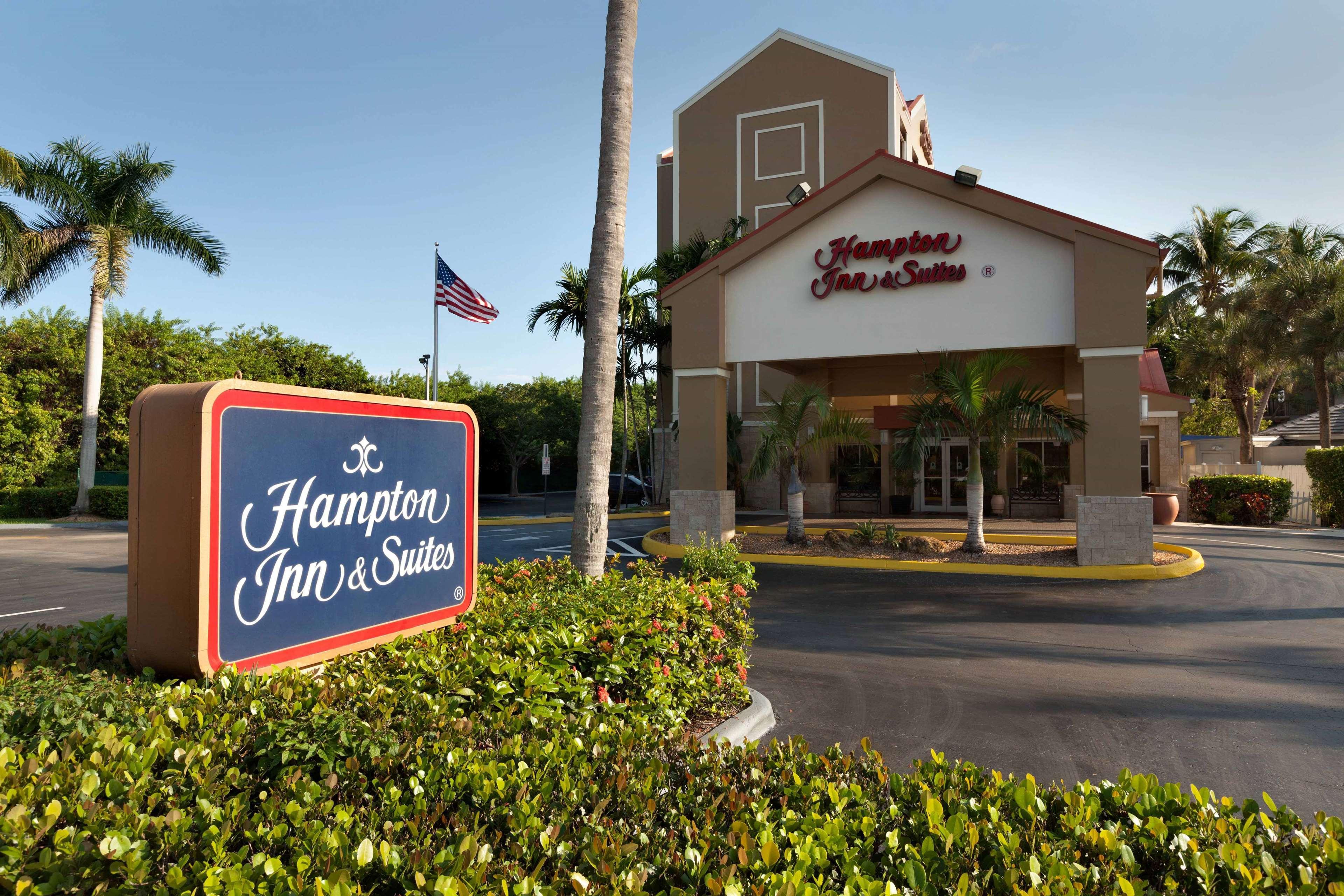 Hampton Inn & Suites Fort Lauderdale Airport Hollywood Exterior photo