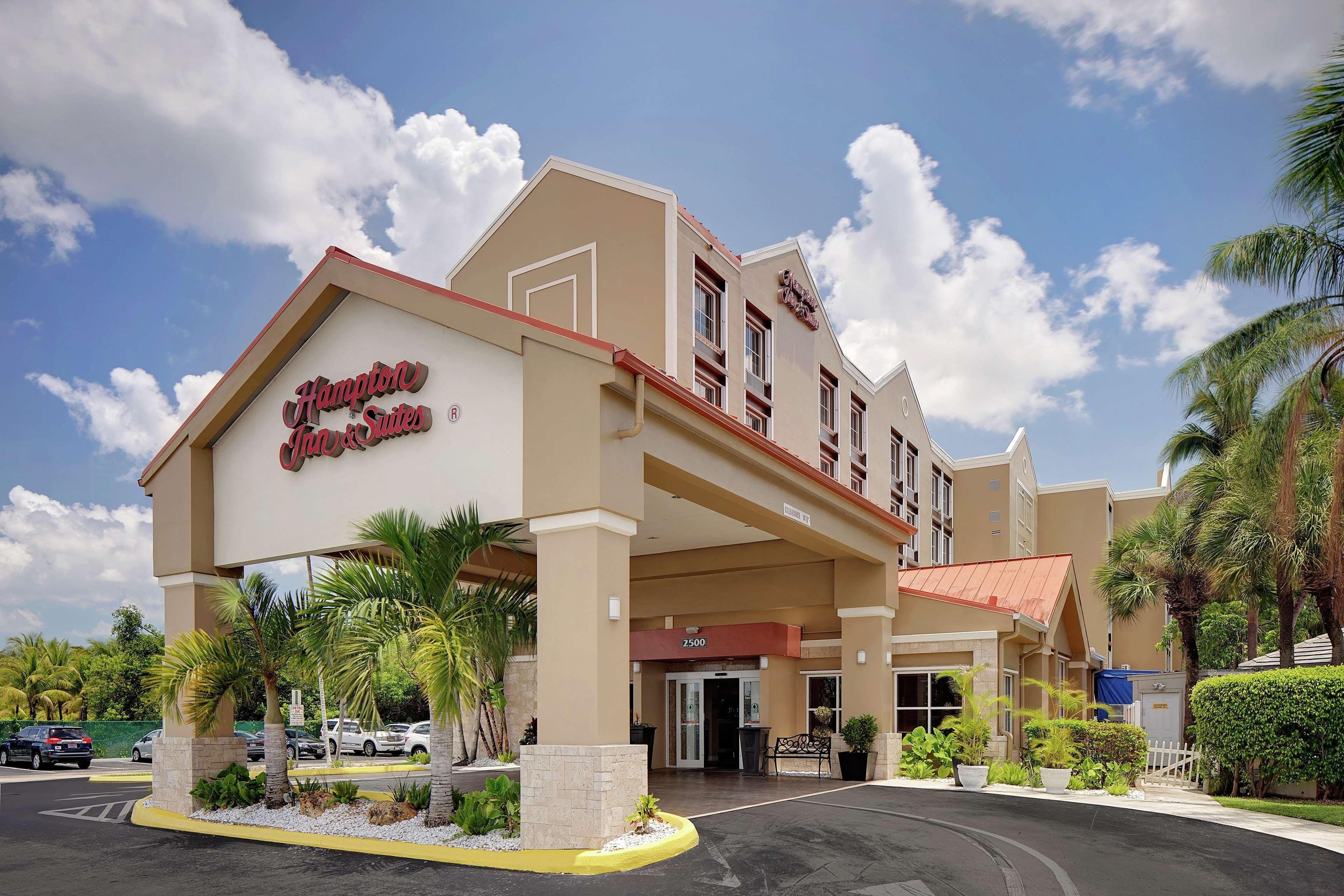 Hampton Inn & Suites Fort Lauderdale Airport Hollywood Exterior photo