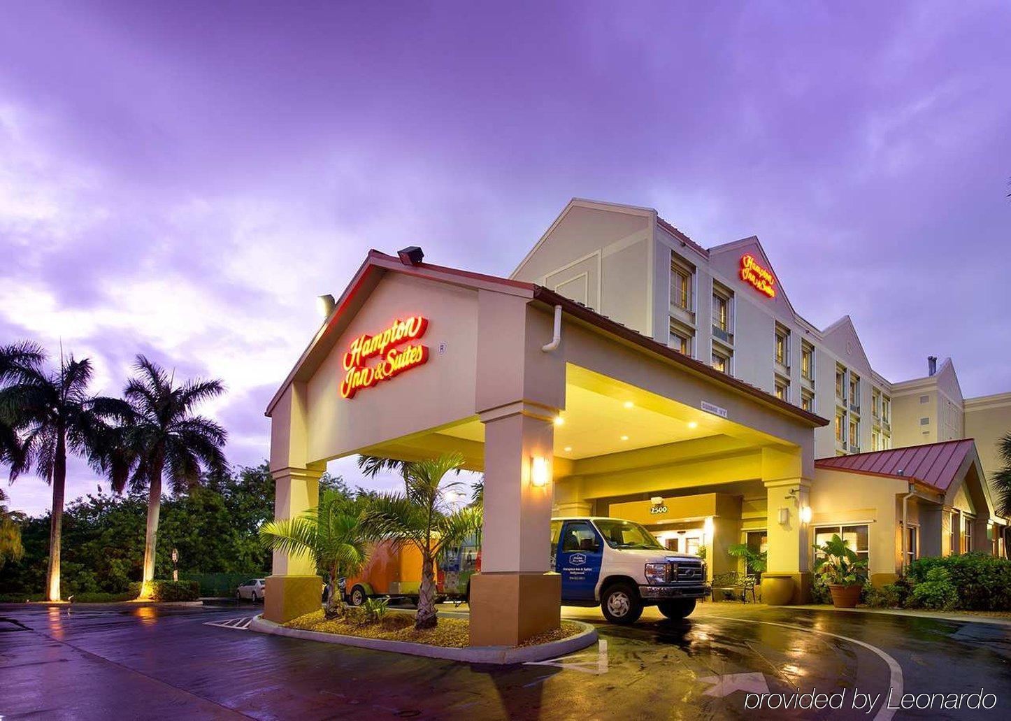 Hampton Inn & Suites Fort Lauderdale Airport Hollywood Exterior photo