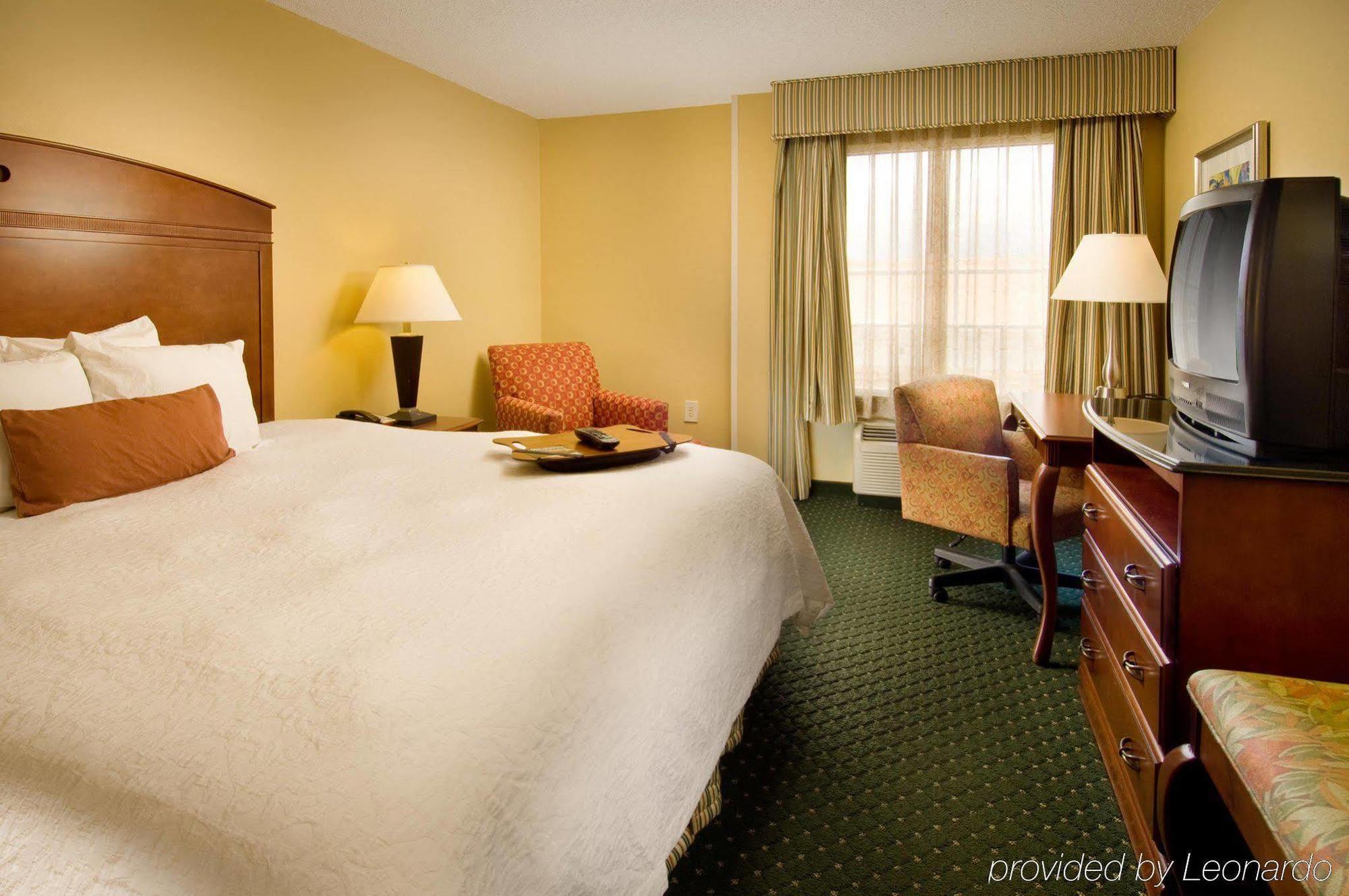 Hampton Inn & Suites Fort Lauderdale Airport Hollywood Room photo