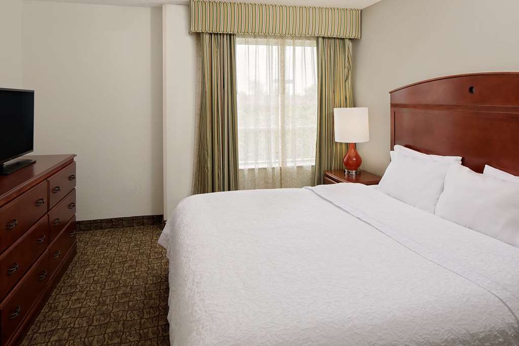 Hampton Inn & Suites Fort Lauderdale Airport Hollywood Room photo