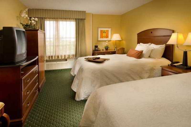 Hampton Inn & Suites Fort Lauderdale Airport Hollywood Room photo