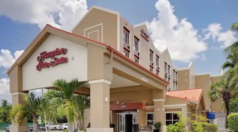 Hampton Inn & Suites Fort Lauderdale Airport Hollywood Exterior photo